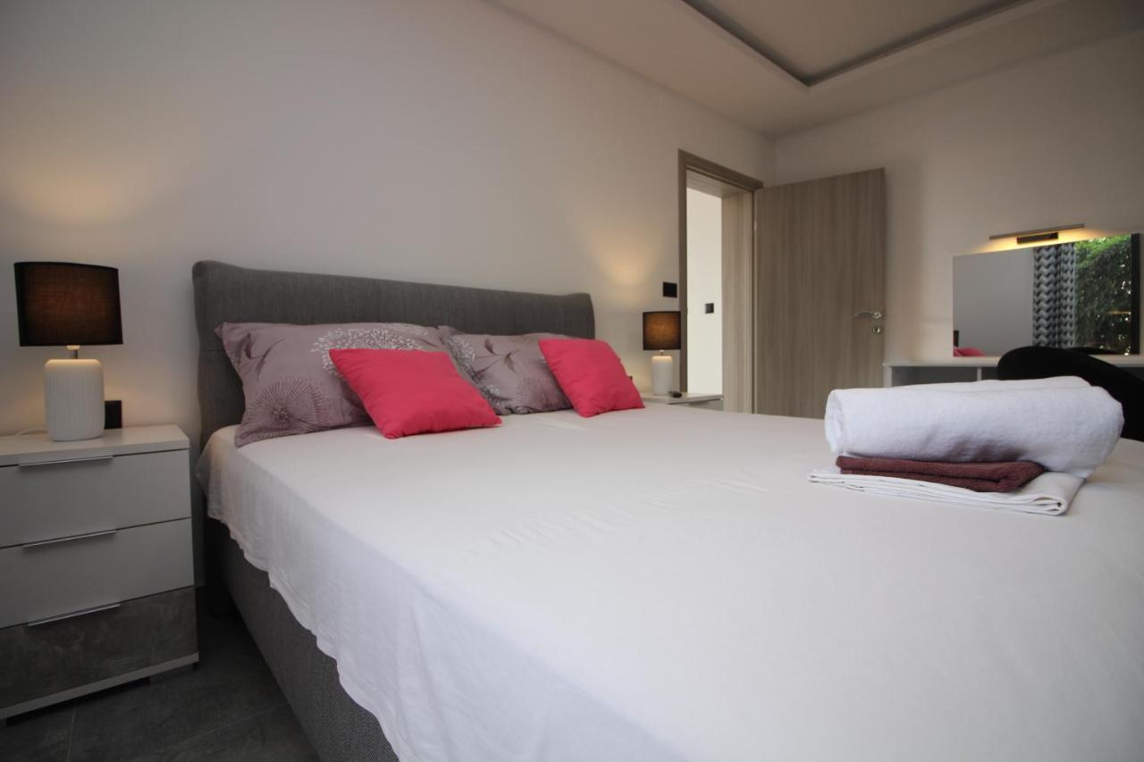 Apartments Toni Primošten Eksteriør bilde