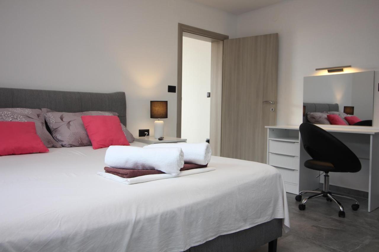 Apartments Toni Primošten Eksteriør bilde