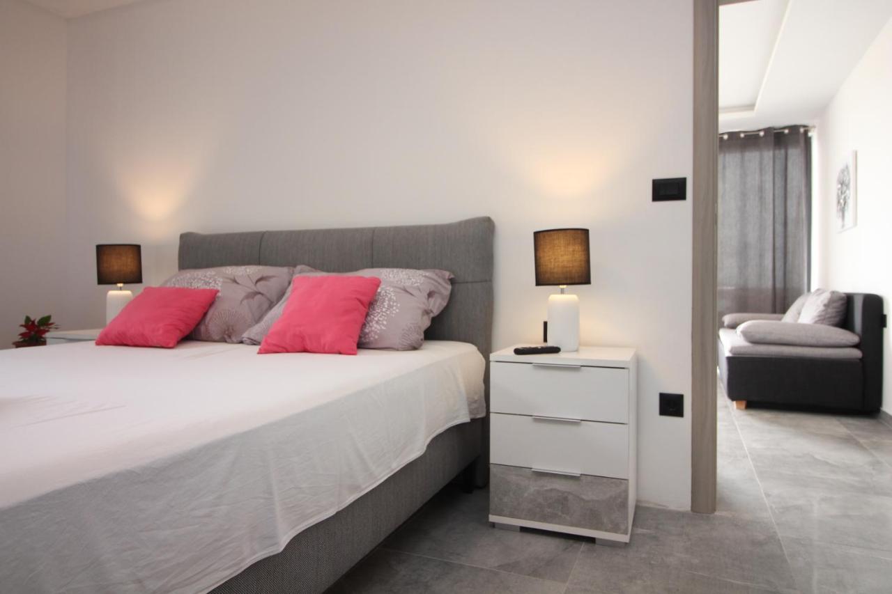 Apartments Toni Primošten Eksteriør bilde