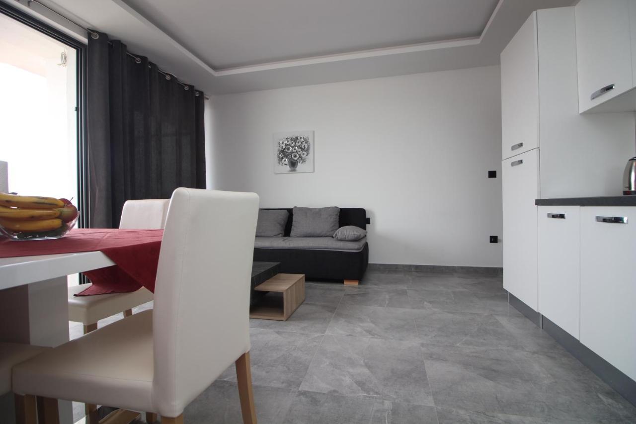 Apartments Toni Primošten Eksteriør bilde