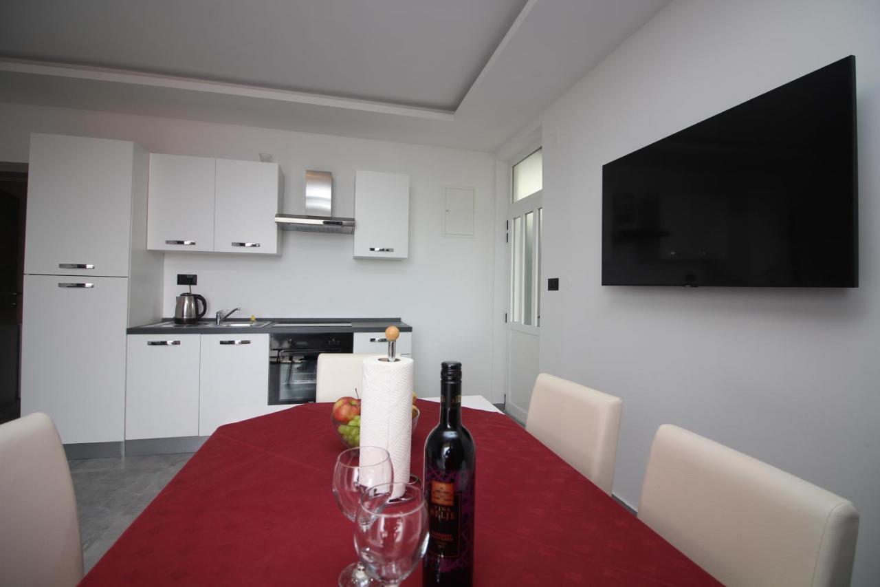 Apartments Toni Primošten Eksteriør bilde