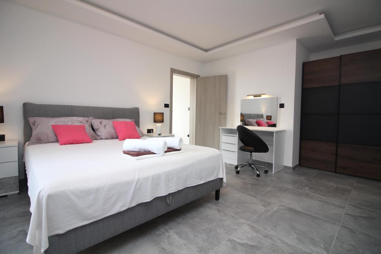 Apartments Toni Primošten Eksteriør bilde