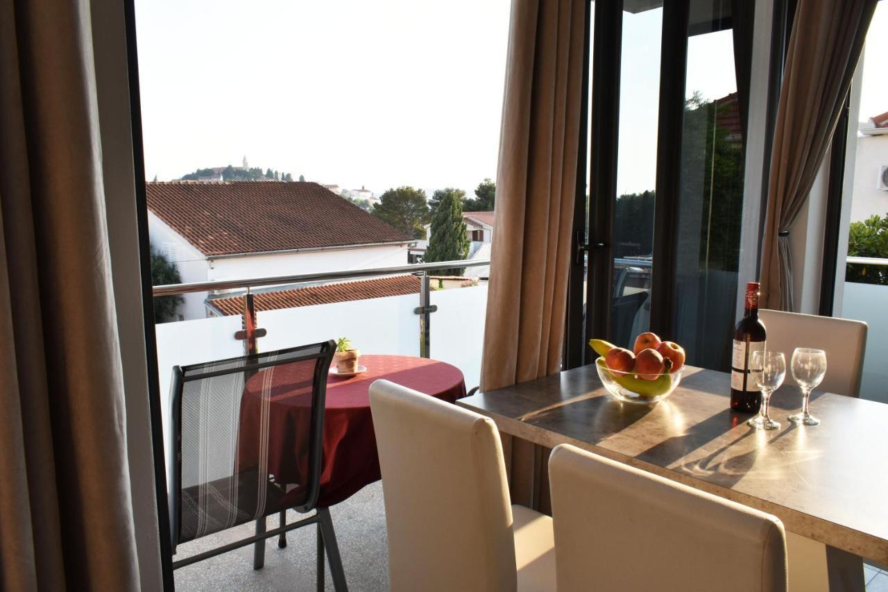 Apartments Toni Primošten Eksteriør bilde